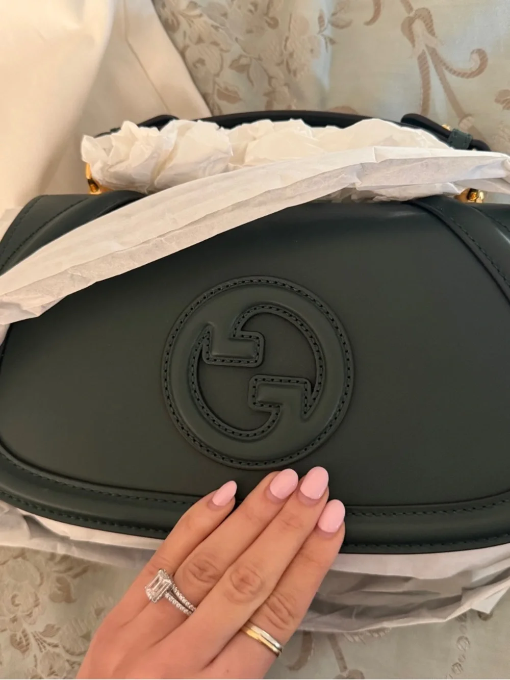 NWT GUCCI MEDIUM BLONDIE LOGO EMBOSSED TOTE BAG CALF LEATHER - Picture 11 of 13
